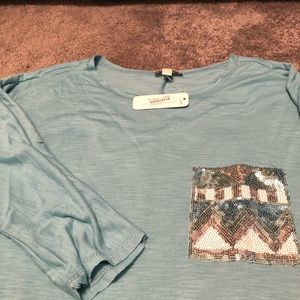 Blue top with sequence pocket.